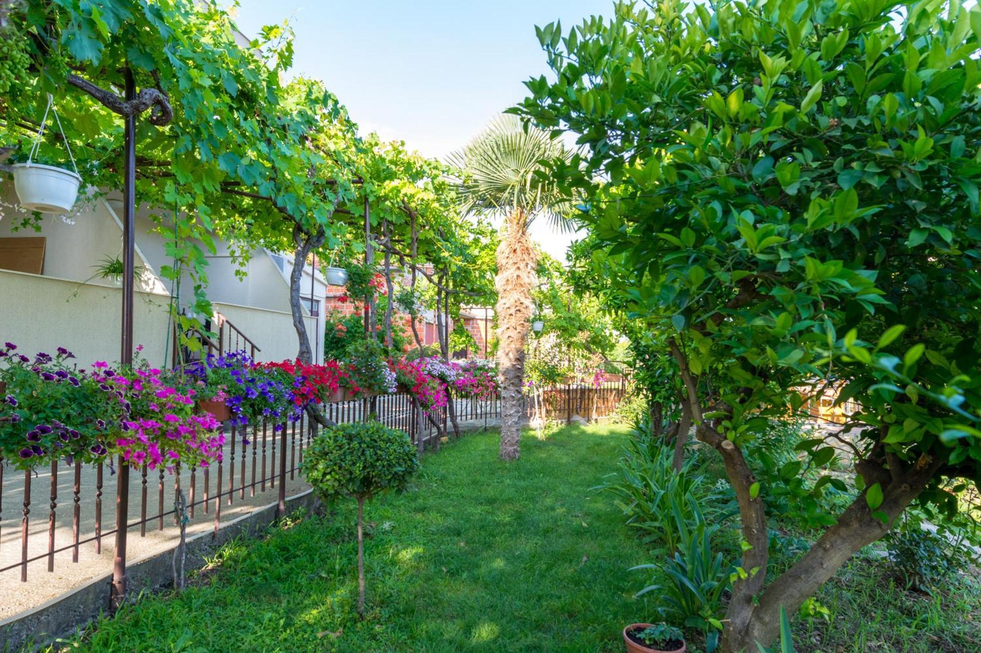 Villa Apartments Duje Kaštela Exterior foto